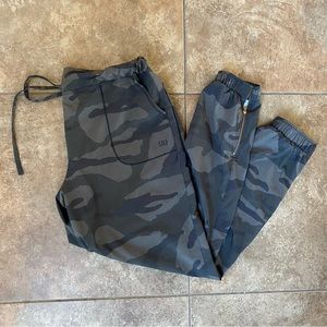 Large camo Albion jetsetter joggers